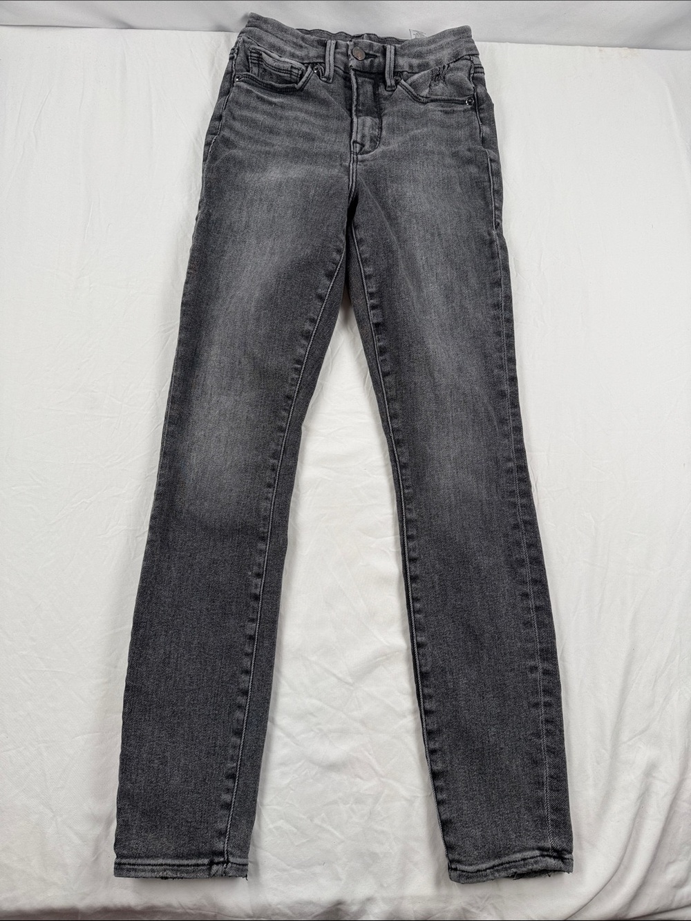 Good American Charcoal Skinny High-Rise Jeans - Picture 7 of 8